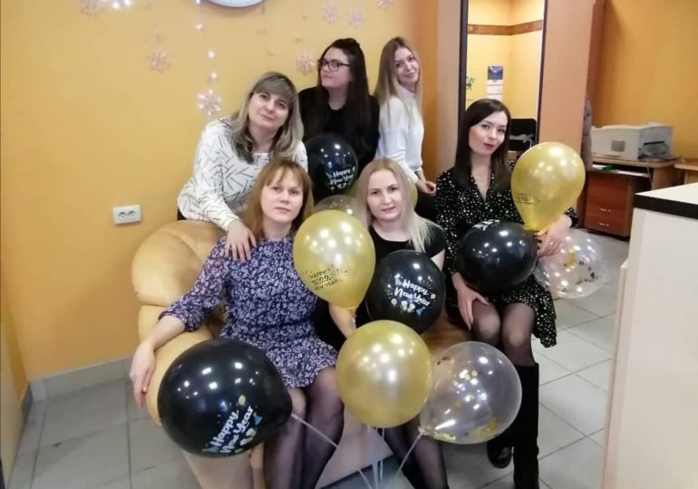Коллектив издательского дома «Стерх-Луки» поздравляет всех с наступающим Новым Годом!