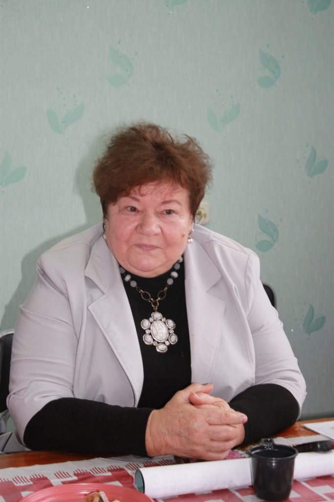 Ветеранский клуб «Светлана»: «Пусть к нам приходят те, кому плохо или одиноко…» VFv4HMl5Qa8 683x1024 - Ветеранский клуб «Светлана»: «Пусть к нам приходят те, кому плохо или одиноко…»