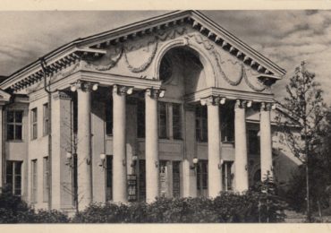 Он отстраивал Великие Луки