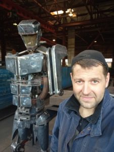 DNUHak7nh8g 225x300 - Сварщик с душой художника